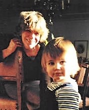 Mia van Beest met oma Wies Hoppe-Smits (dec. 2002)